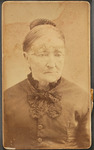 Anciana con pa%c3%b1oleta negra